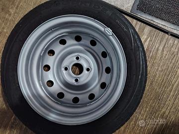 cerchio e copertone auto