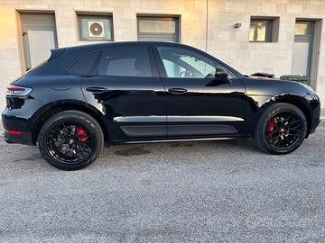 Porsche Macan 04/2021