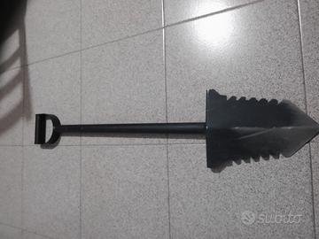 Pala da scavo metal detector