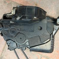 Serratura porta ant dx toyota yaris