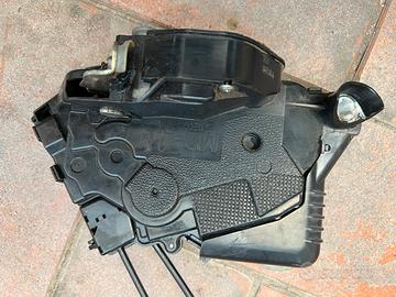 Serratura porta ant dx toyota yaris