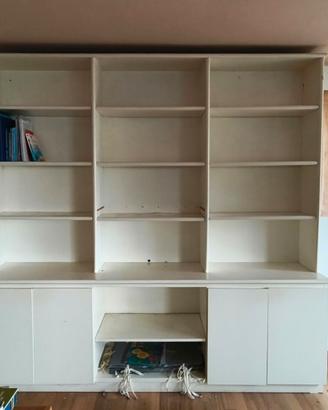 Libreria bianca in legno