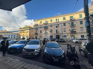 NEGOZIO A NAPOLI
