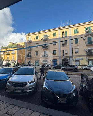 NEGOZIO A NAPOLI