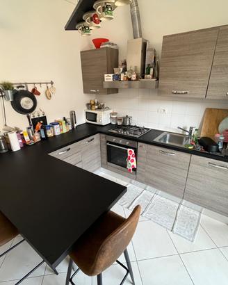 Cucina completa, elettrodomestici e piano in fenix