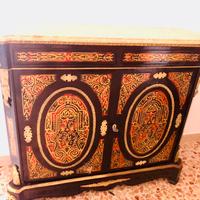 Splendida credenza in stile Boulle