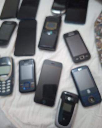  telefonini rotti per pezzi ricambio