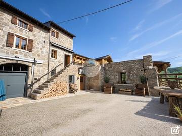 CASA DI CORTE A CAPRINO VERONESE