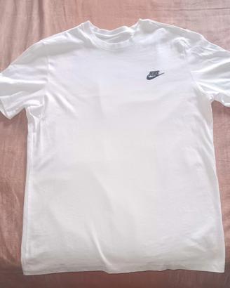  3 maglie: 2 marca Nike e 1 marca Jordan taglia M