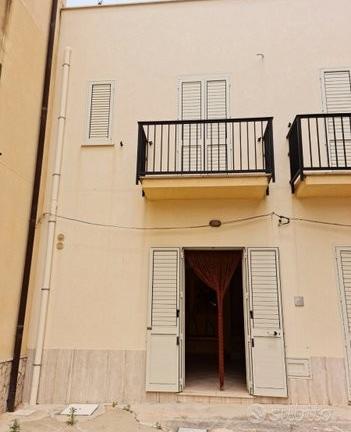 Selinunte unita' immobiliare 5 vani in centro