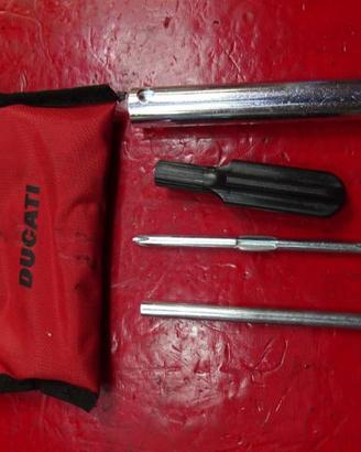 KIT ATTREZZI DUCATI MONSTER 695