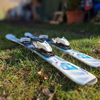 Sci, bastoncini e scarponi da bambino