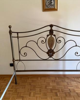 Letto matrimoniale in ferro completo di reti