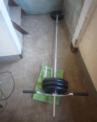 3 bilancieri e 2 manubri con dischi 210 kg