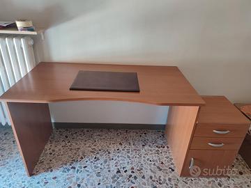 Scrivania con sedia