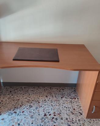 Scrivania con sedia