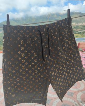 costume monocromo Louis Vuitton parallelo 
