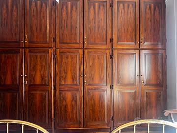 Armadio in legno massiccio