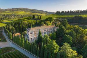 Palazzo / Stabile di 6266 m² con più di 5 locali a