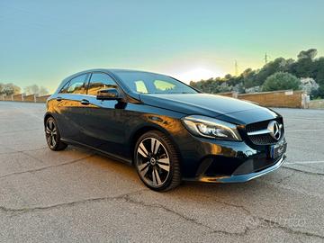 Mercedes A180 SPORT/1500 110CV/FULL LED/NAVI/18"