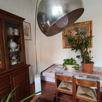 Lampada ad arco Flos di Castiglioni, base di marmo