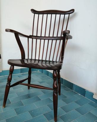 Sedia, spalliera alta, in legno, in stile. 