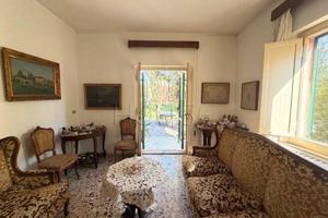 Casa indipendente di 395 m² con più di 5 locali a 