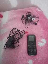 Alcatel fm cellulare  con caricabatteria e cuffie 
