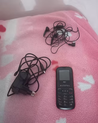 Alcatel fm cellulare  con caricabatteria e cuffie 