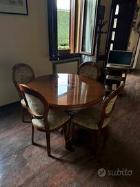 Tavolo con sedie