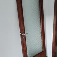 Porte con complete di mostrine 