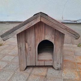 Cuccia in legno per cani