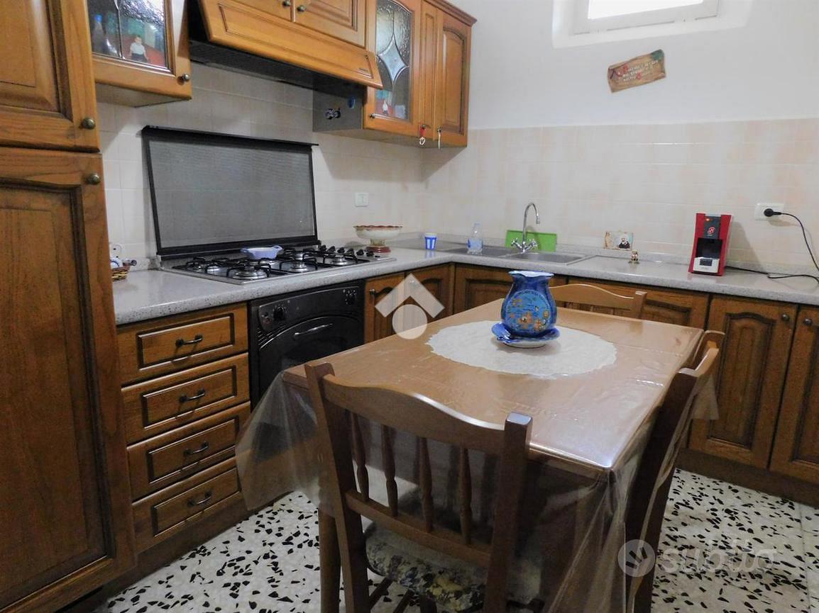 6 LOCALI A GUBBIO - More