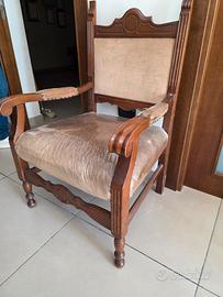 Poltrona vintage in legno – stile classico