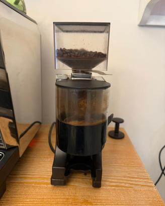 Macinacaffè professionale Nuova Simonelli