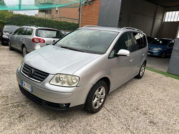 Volkswagen Touran 2.0 16V TDI DSG Highline