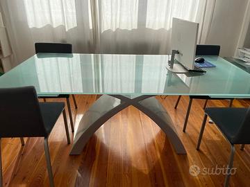 Tavolo in vetro da soggiorno