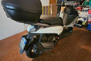 Beverly 350 Sport Touring i.e.