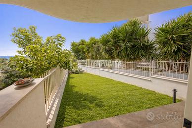 Bilocale di recente costruzione con giardino vista