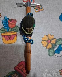 penna vintage a forma di piccozza.
gadget ALPINI