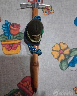 penna vintage a forma di piccozza.
gadget ALPINI
