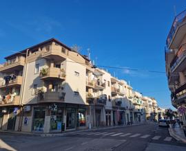 3 LOCALI A POLIGNANO A MARE