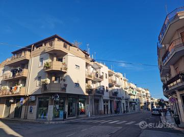 3 LOCALI A POLIGNANO A MARE