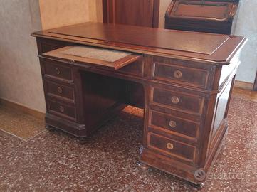 Scrivania antica