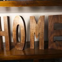 Lettere decorative HOME in legno massiccio arredo