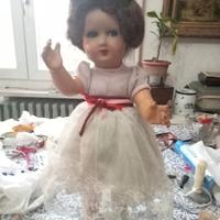 Bambola antica restaurata.