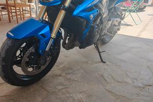 Suzuki gsr 750