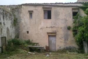 Casale da ristrutturare