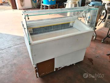 vetrina freezer per esposizione usata