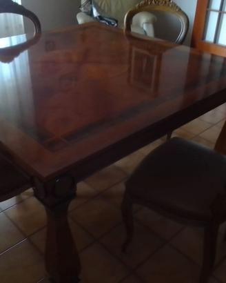 Tavolo di pregio in vero legno estendibile